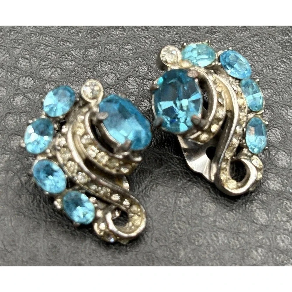 Vintage Art Deco Blue Crystal Rhinestone Clip Earrings Silver Tone